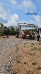 Golf de Fuveau : la construction de 'villas de luxe' arrêtée par une vingtaine de militants