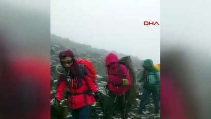 Ağrı Dağı'na Mevsimin İlk Karı Düştü