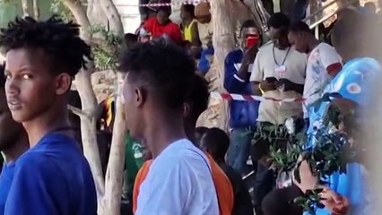 Barcone di migranti si  rovescia, annega un neonato
