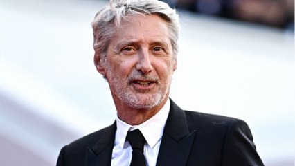GALA VIDEO - Antoine de Caunes papa comblé : ses confidences sur le mariage de son fils Louis