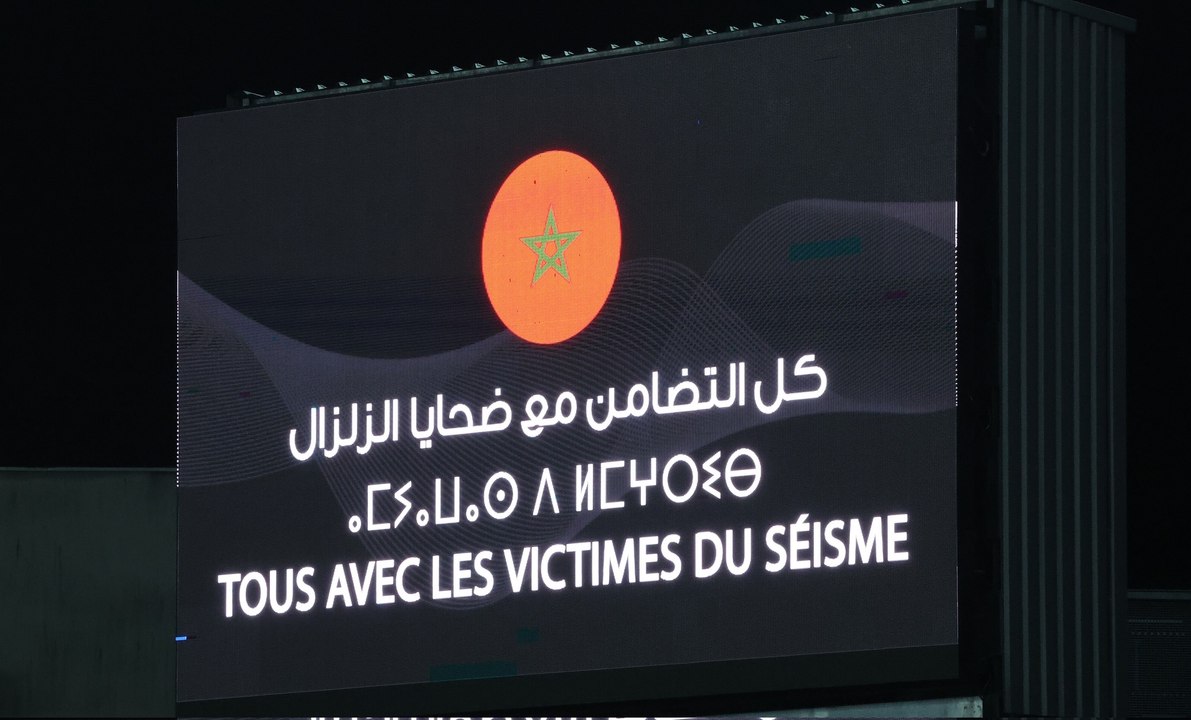 تبرّعات خارج الملعب بمدينة لونس قبل مباراة المغرب وبوركينا فاسو