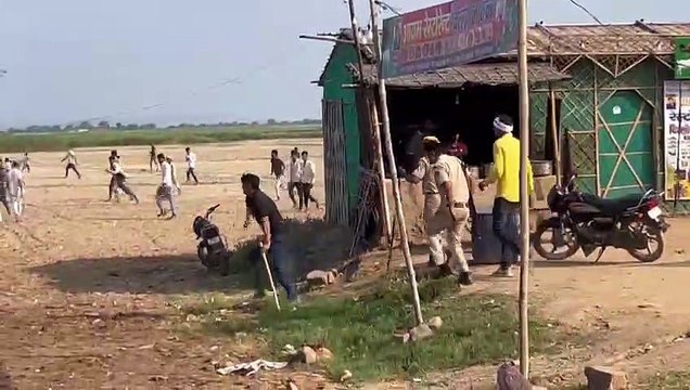 शिक्षा राज्यमंत्री जाहिदा खान का विरोध, दिखाए काले झंडे, पथराव