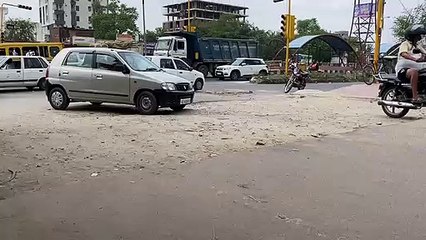 अधूरी सड़क से हो रहे हादसे, चोटिल हो रहे लोग