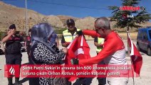 Bisikletle bin 500 kilometre sürdü! Türk bayrağını Fethi Sekin’in kabrine ulaştırdı