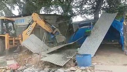 सरकारी जमीन से हटाए अतिक्रमण