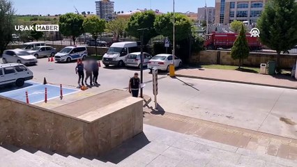 Uşak'ta 2 kişinin öldüğü kazada kamyonet sürücüsü tutuklandı