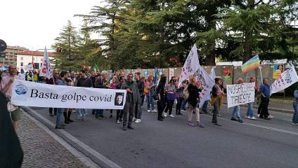 Tải video: 754-Come eravamo,la Storia siamo Noi,Corteo Udine