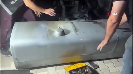 İzmir'de tırın akaryakıt deposundan yaklaşık 58 kilo uyuşturucu çıktı