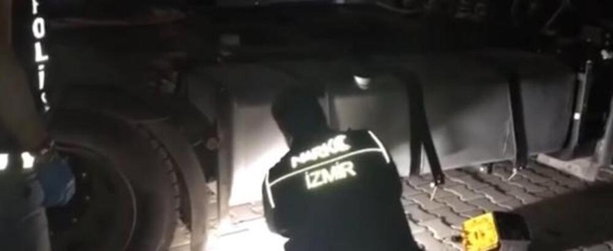 İzmir'de TIR'ın akaryakıt deposunda 58 kilo uyuşturucu ele geçirildi