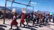 “¡Queremos agua!”: Niños marchan por pedido de agua en una comunidad de Chuquisaca 