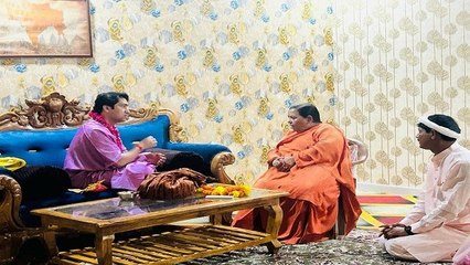 शास्त्री से मिलने पहुंची भाजपा नेत्री उमा भारती, बुंदेलखंड की राजनीति में हलचल शुरू