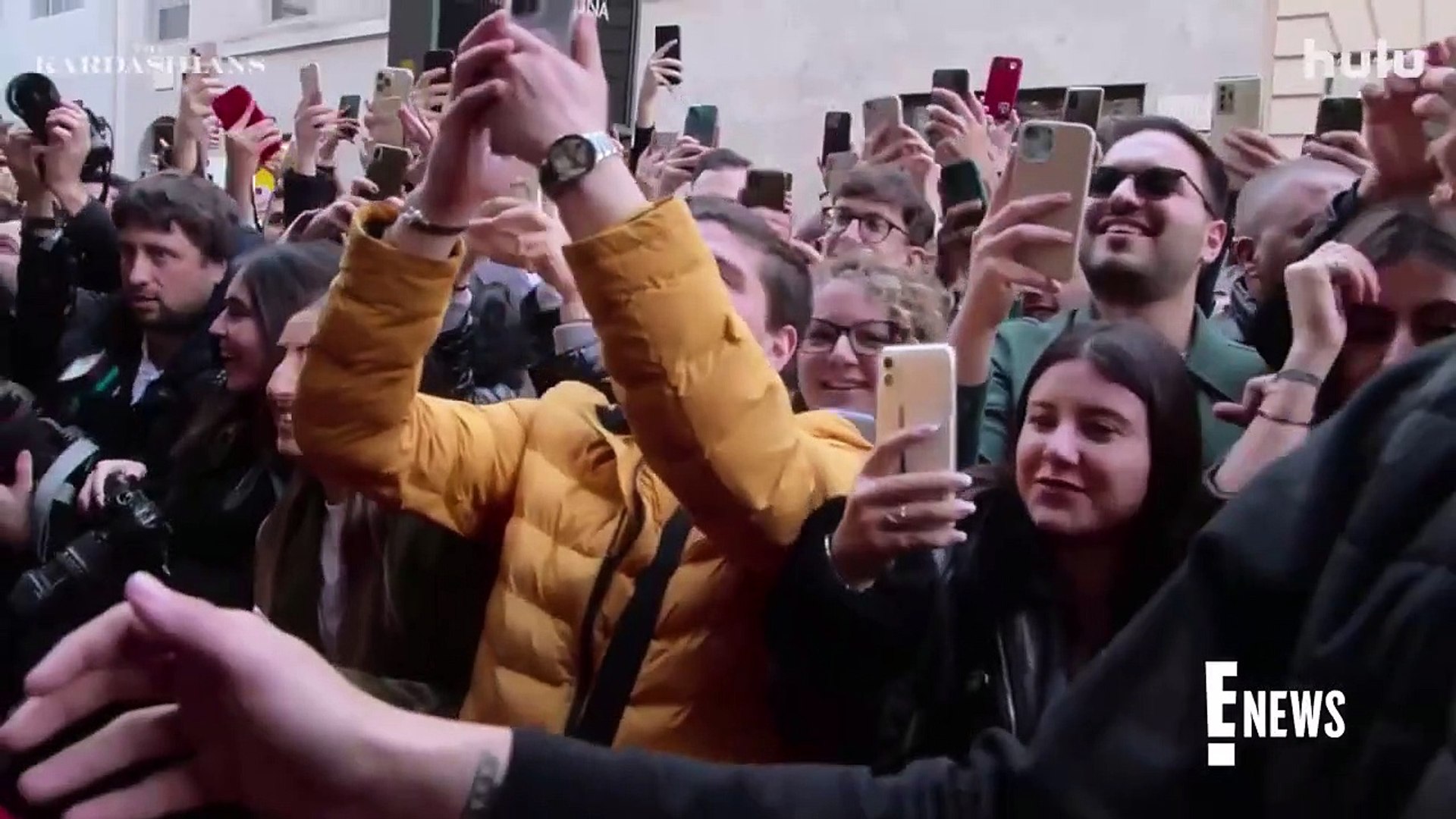 ⁣Tearful Kourtney Kardashian Calls Kim Kardashian Witch _ E! News