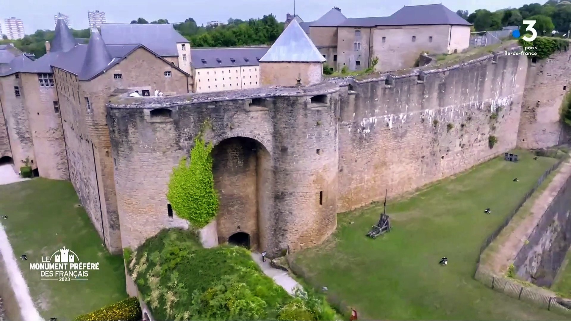 A Sedan, le plus grand château fort d'Europe - SNCF Connect