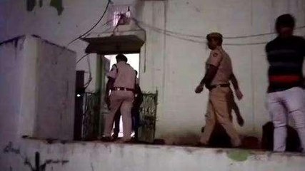 डूंगरपुर: कॉलेज छात्रा से छेड़खानी के बाद मचा बवाल, फूंकी गाड़िया, दुकान को किया आग के हवाले