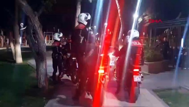 Diyabet hastası genç kıza polislerden sürpriz doğum günü
