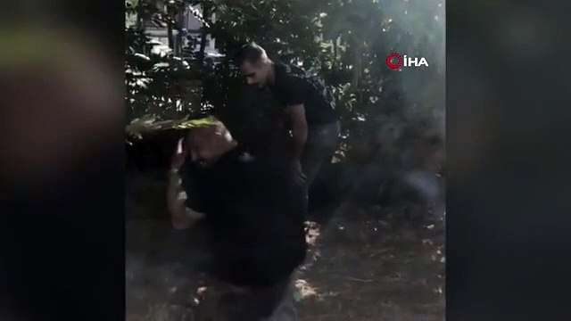Sokak ortasında güpegündüz uyuşturucu satarken böyle görüntülendi