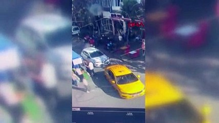 Sahte polisler yabancı uyrukluları dolandırdı