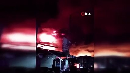 Bangladeş'te çarşıda yangın: Yüzlerce dükkan küle döndü