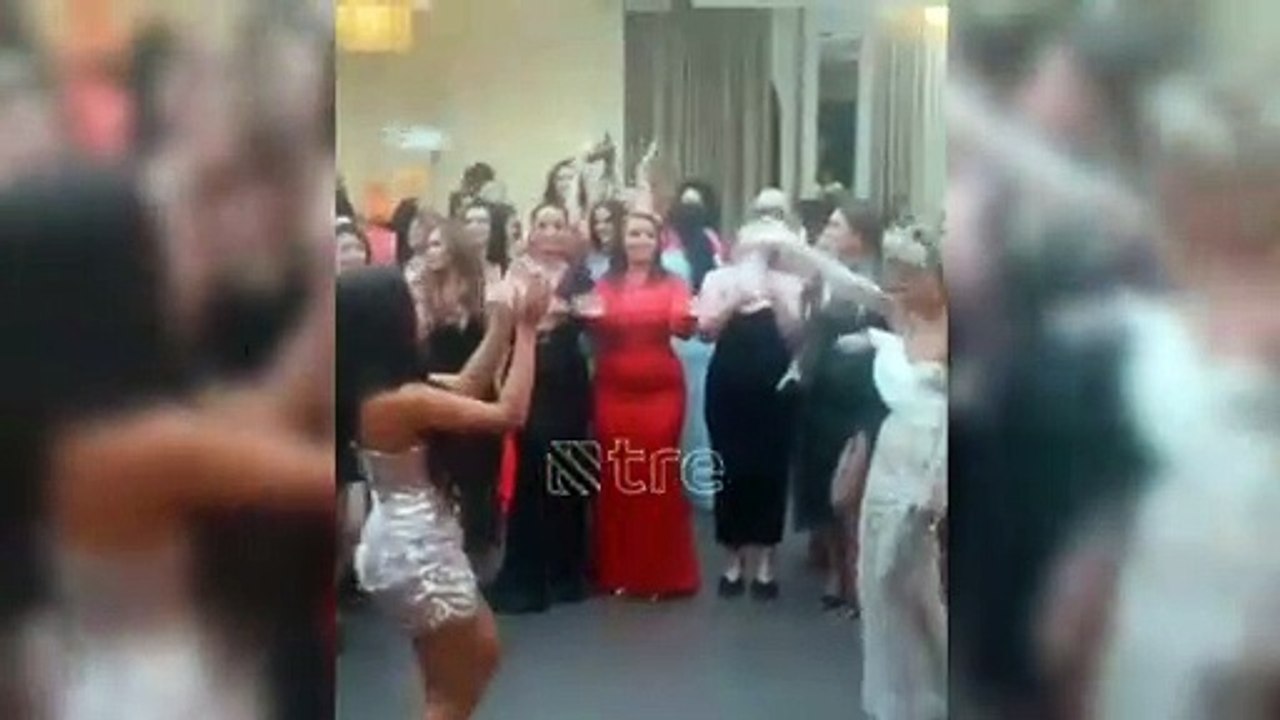 I dashuri i saj marton motrën, Melinda vallëzon me kunatën