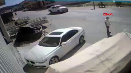 Kuzeni ve yengesini kamyonetiyle ezdi!