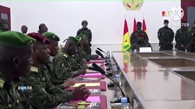 Conakry: des officiers de l’armée prêtent serment devant le colonel Doumbouya