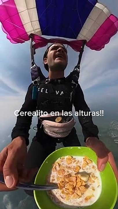 Salta de paraquedas e decide tomar pequeno-almo...