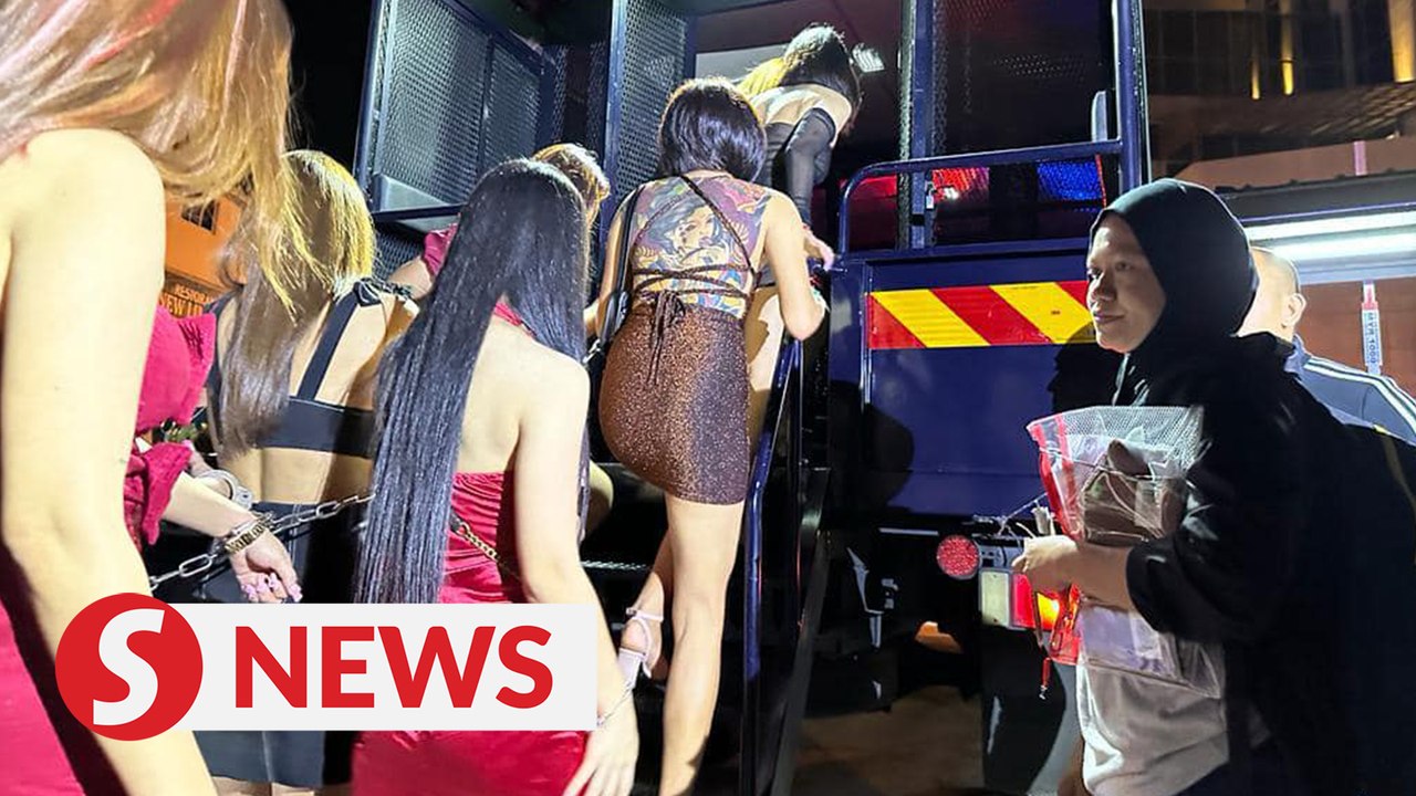 Fifteen Thai 'flower girls' picked up in raid on Melaka nightclub