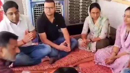 सीकर: फार्मासिस्ट कर्मचारियों ने सरकार की सद्बुद्धि के लिए किया यज्ञ, जानें क्या है मांग?