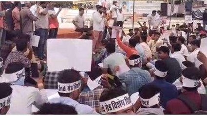 जयपुर: शहीद स्मारक पर बेरोजगारों की विभिन्न मांगों को लेकर उपेन यादव के नेतृत्व में धरना