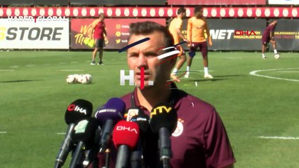 Okan Buruk'tan transfer açıklaması: Yarın akşama kadar süremiz var, görüşmeler yapıyoruz...