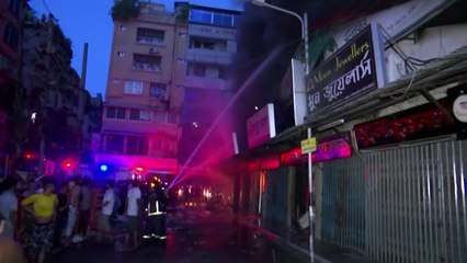 Fire guts hundreds of shops in Bangladesh market