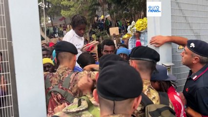 下载视频: Lampedusa ist am Limit: Italien bringt viele Flüchtlinge aufs Festland