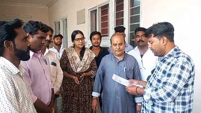 बंसकार समाज समाजिक संगठन ने बागेश्वर धाम के कथावावक धीरेन्द्र शास्त्री पर कार्रवाई को लेकर डिप्टी कलेक्टर फरहीन खाॅन को सोंपा ज्ञापन