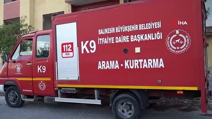 Kurtarma köpeği Ateş enkazda eğitimini sürdürüyor