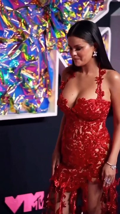 Selena Gomez Dazzles in An Oscar De La Renta Masterpiece at VMAs 2023