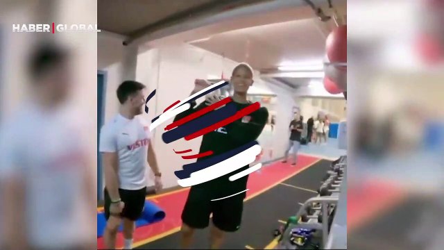 Melissa Vargas'ın eğlenceli anlarını sosyal medyadan paylaştı: Barbie kız değil harbi kız