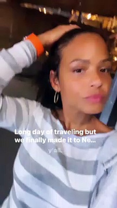 "Ne vous inquiétez pas... le jus de tomate que je vais boire va me brûler un trou dans l'estomac juste avant le vol et rien de tout ceci ne comptera plus."Christina Milian raconte son trajet chaotique en avion sur Instagram. Le 13 septembre 2023.