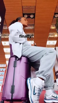 Alors qu'elle profitait de sa nouvelle vie parisienne, Christina Milian a décidé de se rendre à New York.Christina Milian raconte son trajet chaotique en avion sur Instagram. Le 13 septembre 2023.