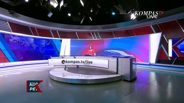 Momen KSAL Muhammad Ali Sematkan Brevet Kehormatan Hiu Kencana di Kapal Selam KRI Alugoro 405