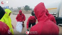 Inondazioni in Libia, volontari della Mezzaluna Rossa al lavoro ad Al Bayda