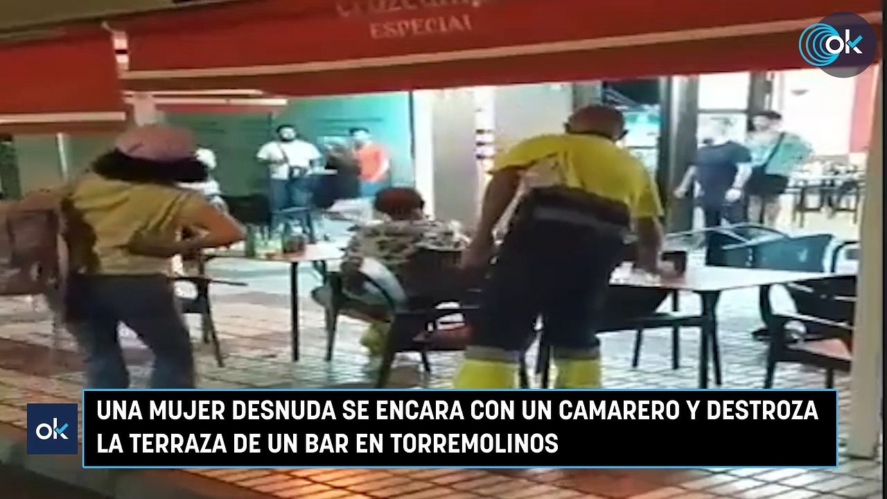 Una mujer desnuda se encara con un camarero y destroza la terraza de un bar  en Torremolinos