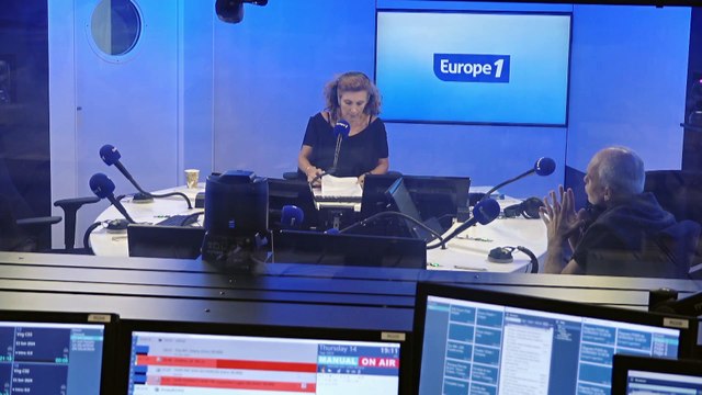 Coupe du monde de rugby : avant France-Uruguay, le trophée Webb-Ellis présenté au public lillois