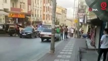 Esenyurt’ta yol kavgasında çekiçle aracın camını kırdı, polis havaya ateş açtı: O anlar kamerada