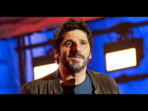 Patrick Fiori apparaît sur des béquilles dans La chanson secrète : que s'est-il passé ?