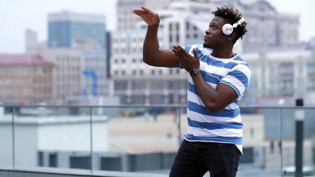 25) Isolated. Genre Pop musique. Humeur Calme. Artiste. Kevin MacLeod