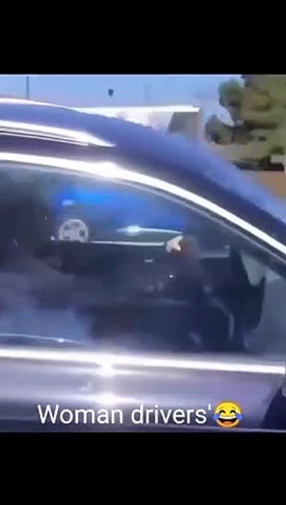 هي غاضبة وذاهبة الى العراك - She is angry and going to fight