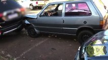 Durante fuga, suspeito bate Fiat Uno furtado em carros estacionados no Centro de Cascavel