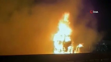 Seyir halindeki tır alev topuna döndü