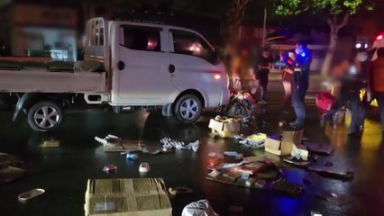 손수레 끌고 길 건너던 여성 1톤 트럭 치여 병원 이송 / YTN