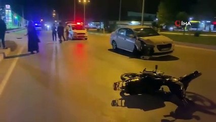 Otomobille çarpışan motosikletli genç ağır yaralandı